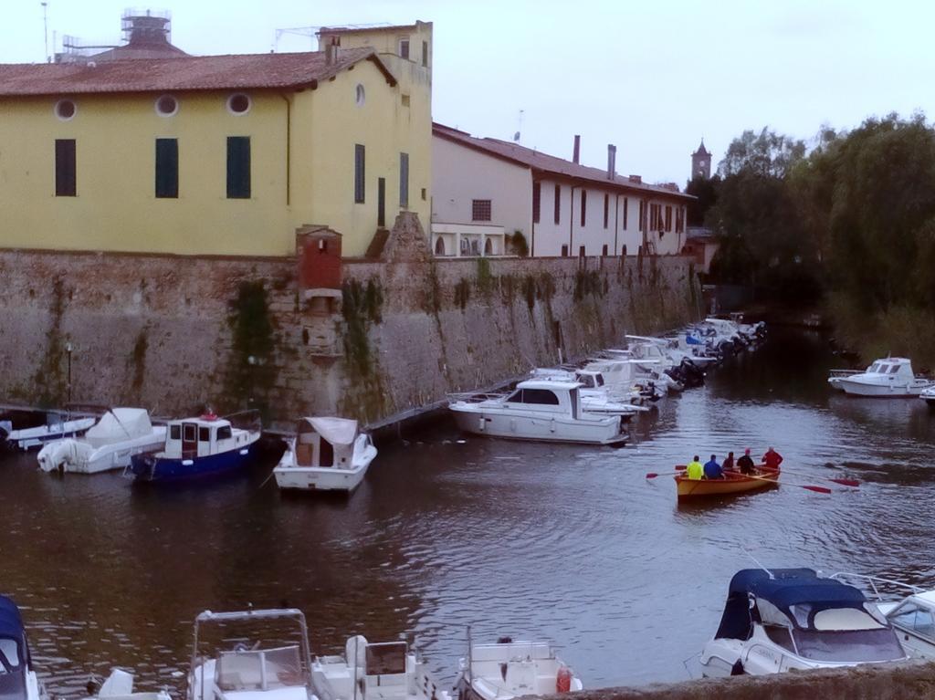 Dogana D'acqua & Art Couette-café Livourne